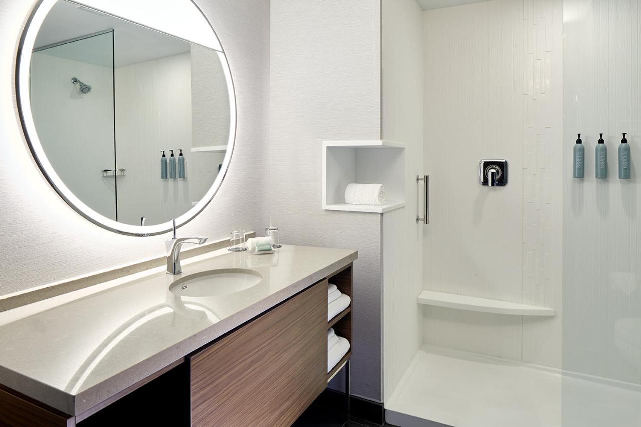 Courtyard Montreal Midtown Hotel Екстериор снимка