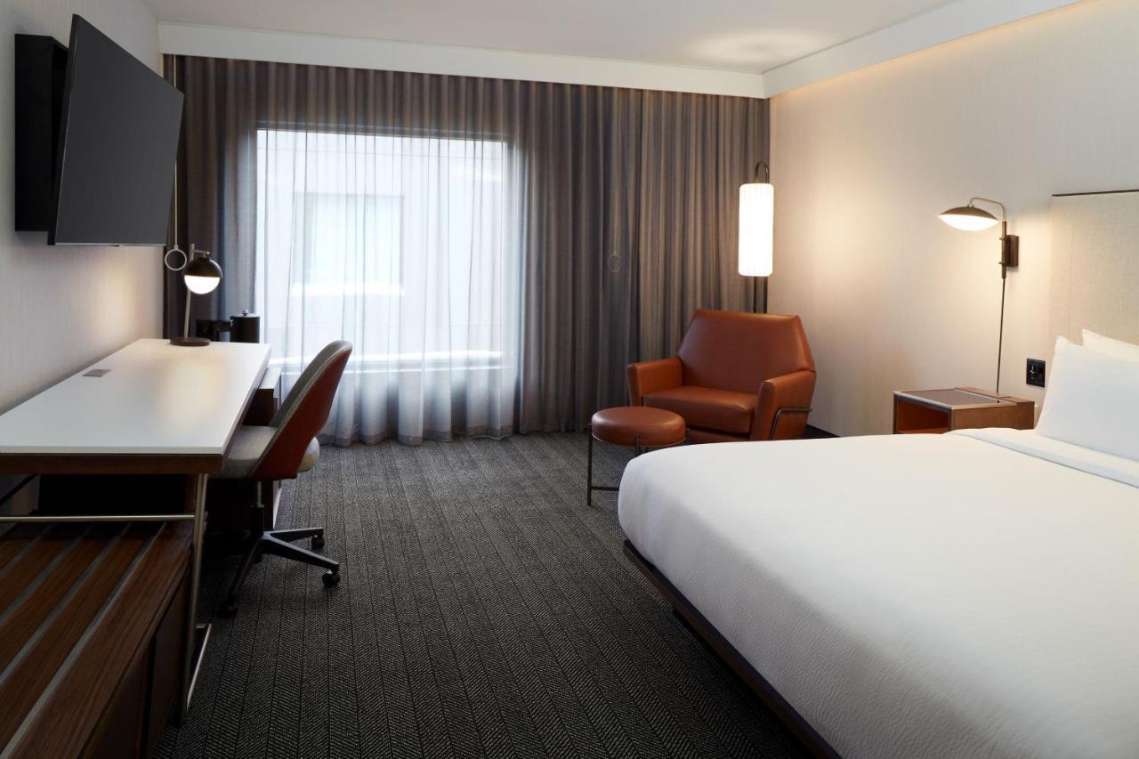 Courtyard Montreal Midtown Hotel Екстериор снимка