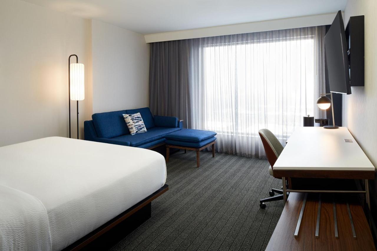 Courtyard Montreal Midtown Hotel Екстериор снимка