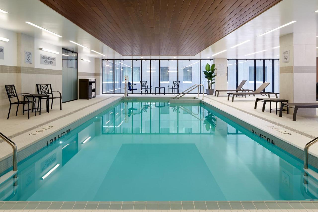 Courtyard Montreal Midtown Hotel Екстериор снимка