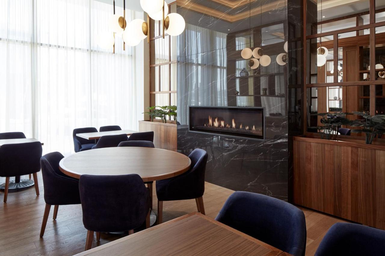 Courtyard Montreal Midtown Hotel Екстериор снимка