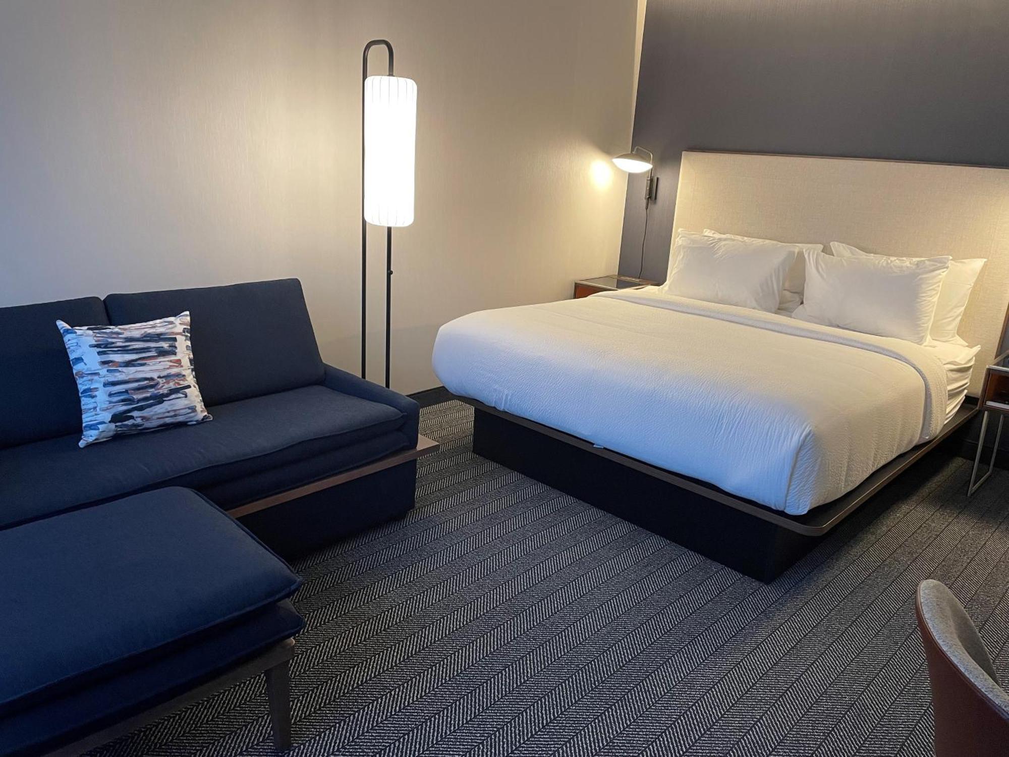 Courtyard Montreal Midtown Hotel Екстериор снимка