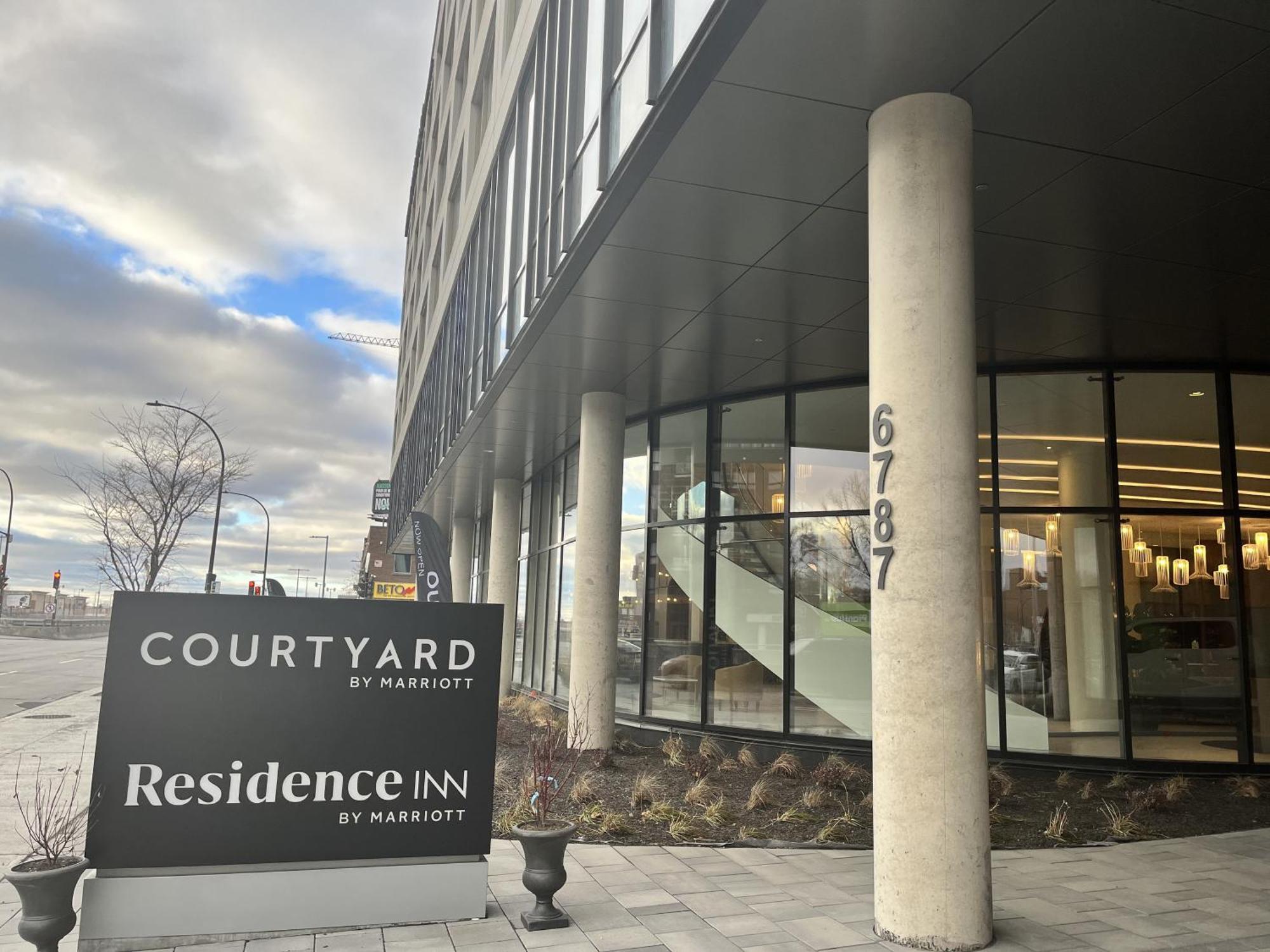 Courtyard Montreal Midtown Hotel Екстериор снимка