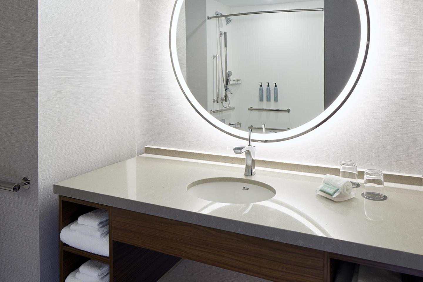 Courtyard Montreal Midtown Hotel Екстериор снимка